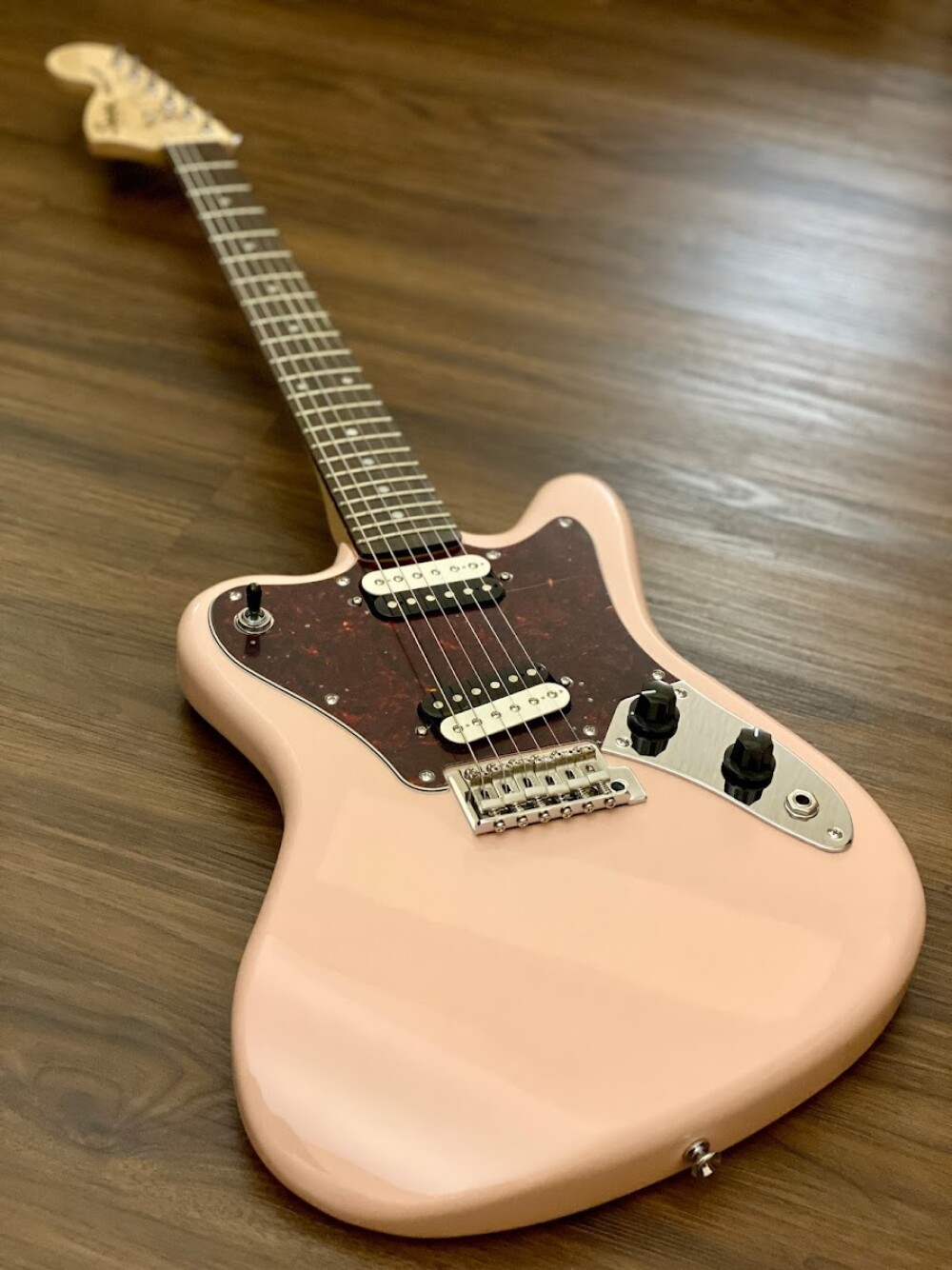 Squier Paranormal Super-Sonic in Shell Pink with Tortoiseshell